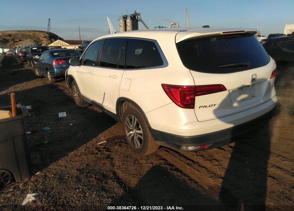 2018 HONDA PILOT EX VIN: 5FNYF6H33JB066046