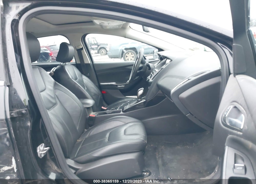 2018 FORD FOCUS TITANIUM VIN: 1FADP3J29JL218460