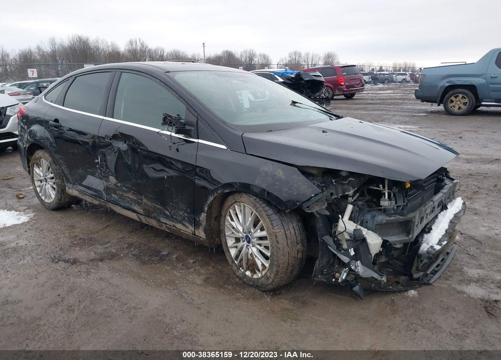 2018 FORD FOCUS TITANIUM VIN: 1FADP3J29JL218460