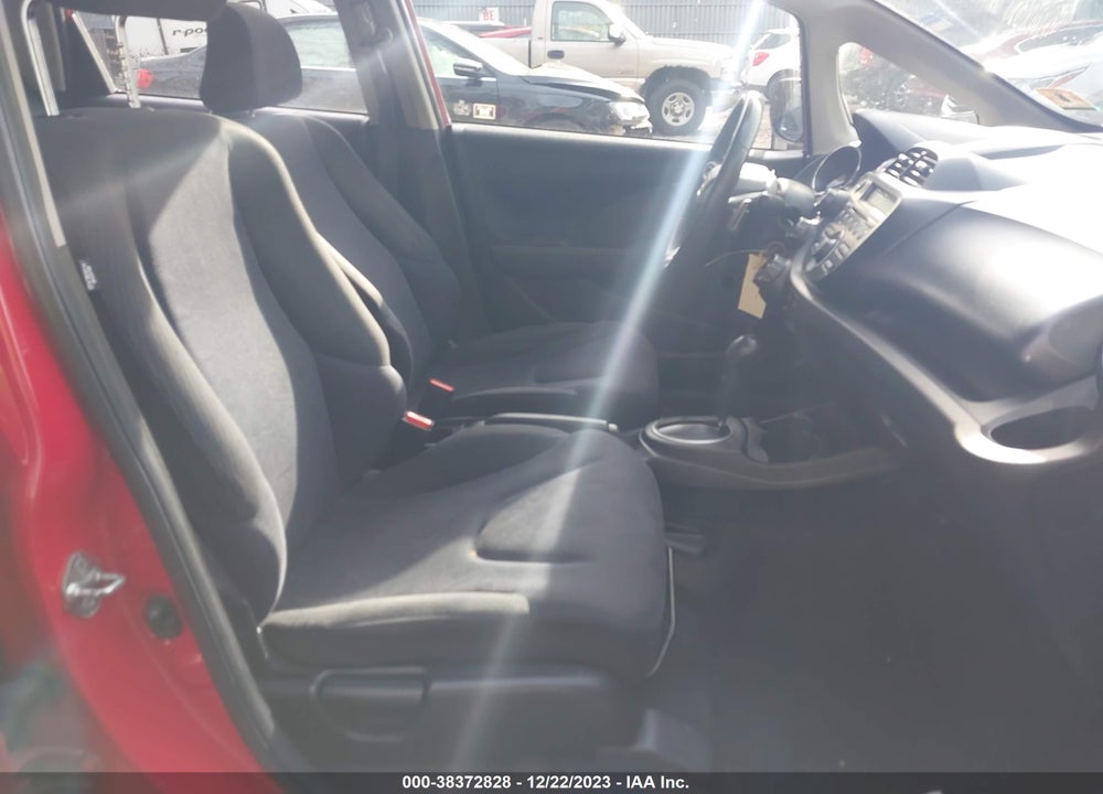 2013 HONDA FIT SPORT VIN: JHMGE8H54DC000679