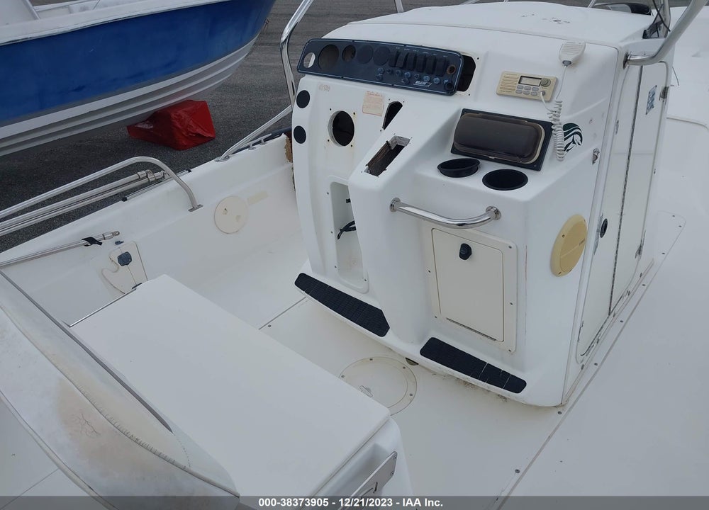 2000 BOSTON WHALER JL149 VIN: BWCJL1498000