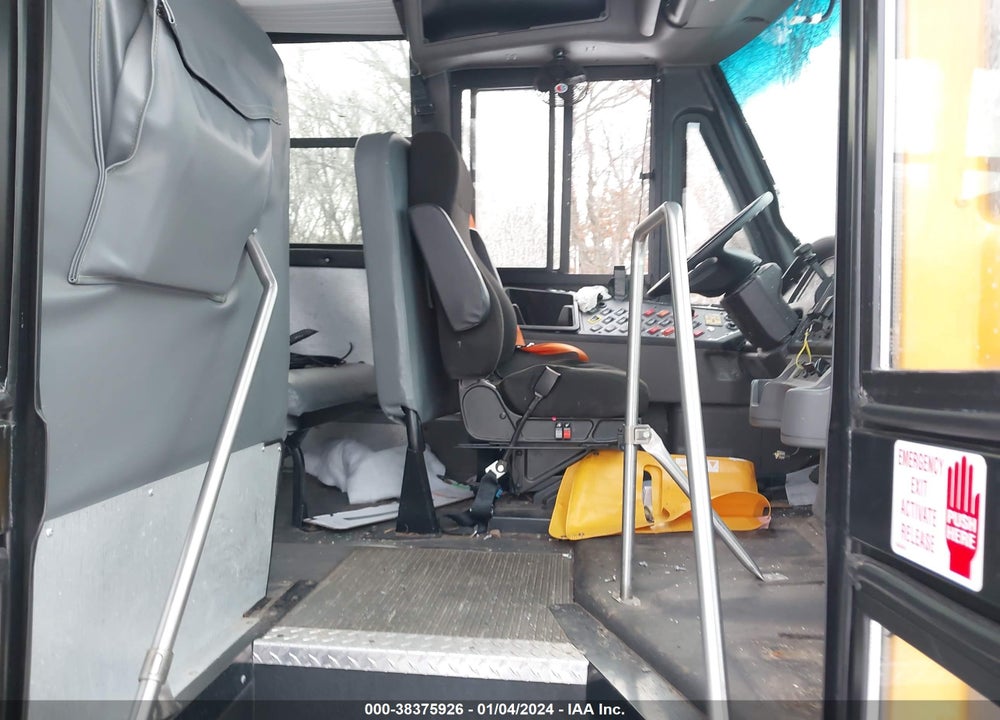 2022 FREIGHTLINER CHASSIS B2B VIN: 4UZABRFC1NCMW9944