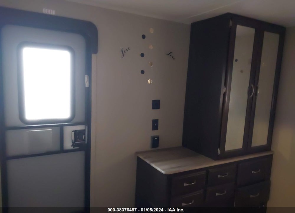 2017 PALOMINO PUMA SERIES M-32FBIS VIN: 4X4TPUH22HP062034