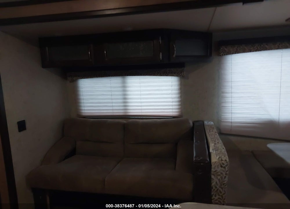 2017 PALOMINO PUMA SERIES M-32FBIS VIN: 4X4TPUH22HP062034