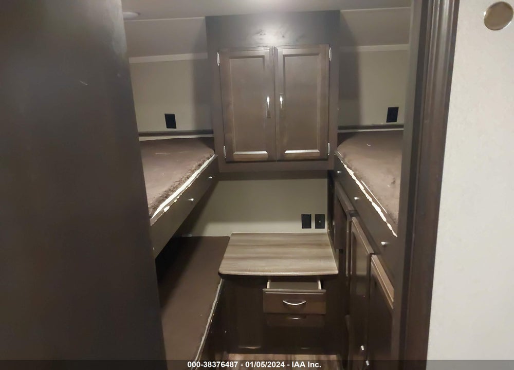 2017 PALOMINO PUMA SERIES M-32FBIS VIN: 4X4TPUH22HP062034