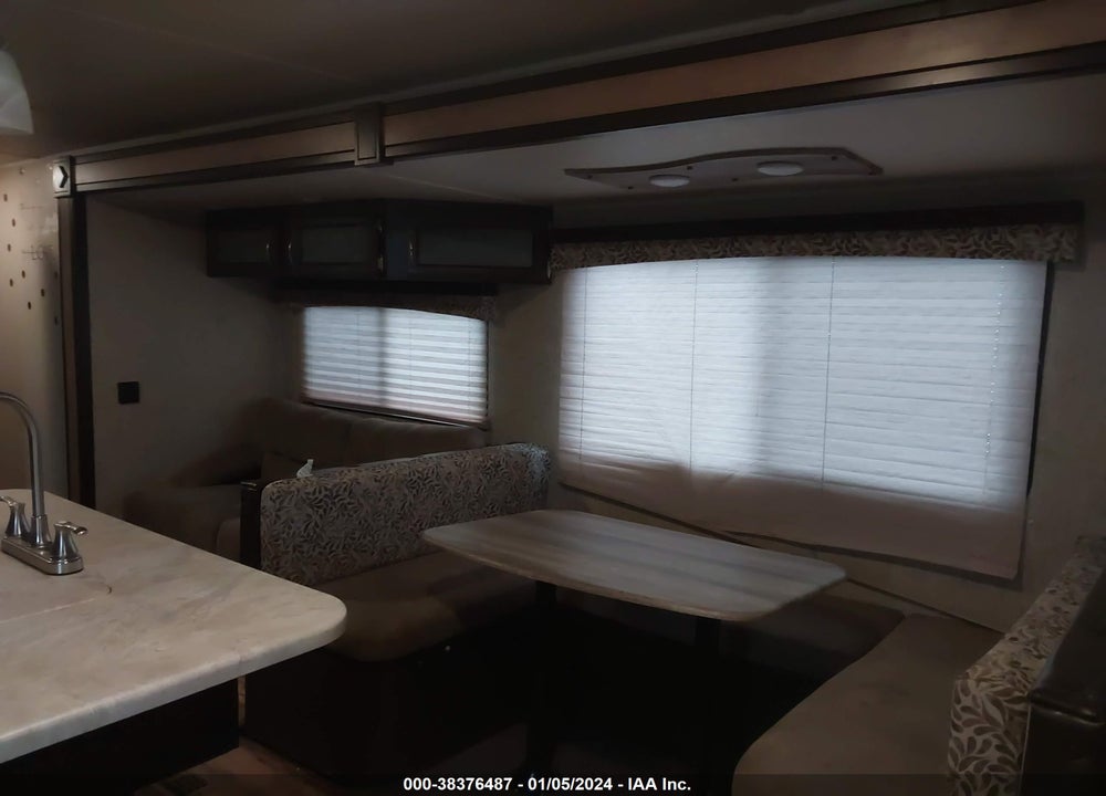 2017 PALOMINO PUMA SERIES M-32FBIS VIN: 4X4TPUH22HP062034
