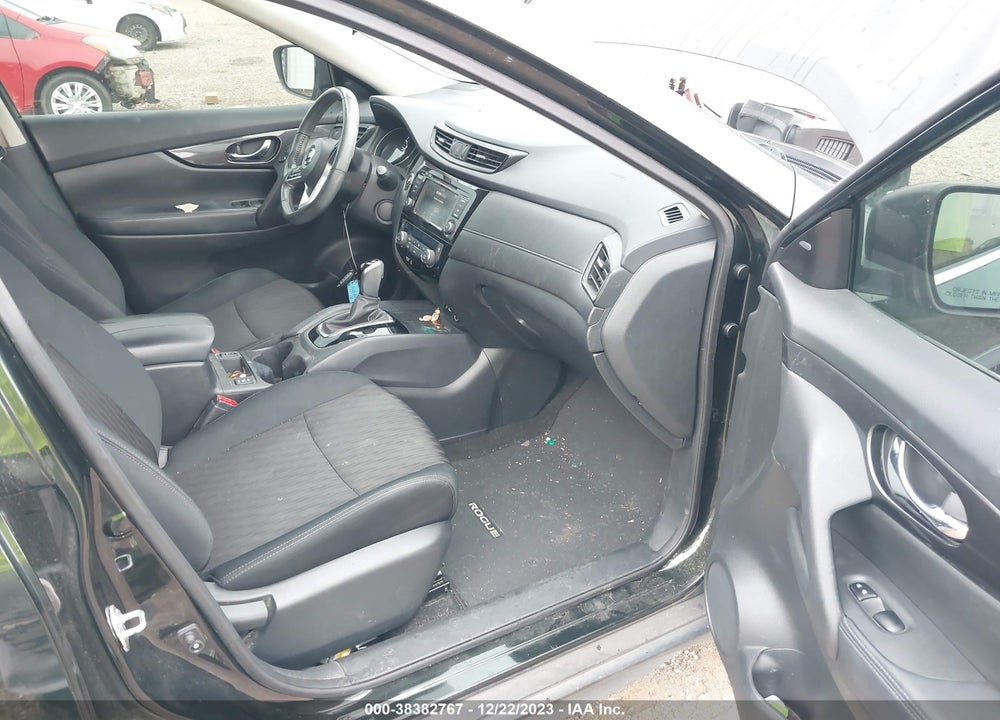 2018 NISSAN ROGUE SV VIN: 5N1AT2MT0JC740381