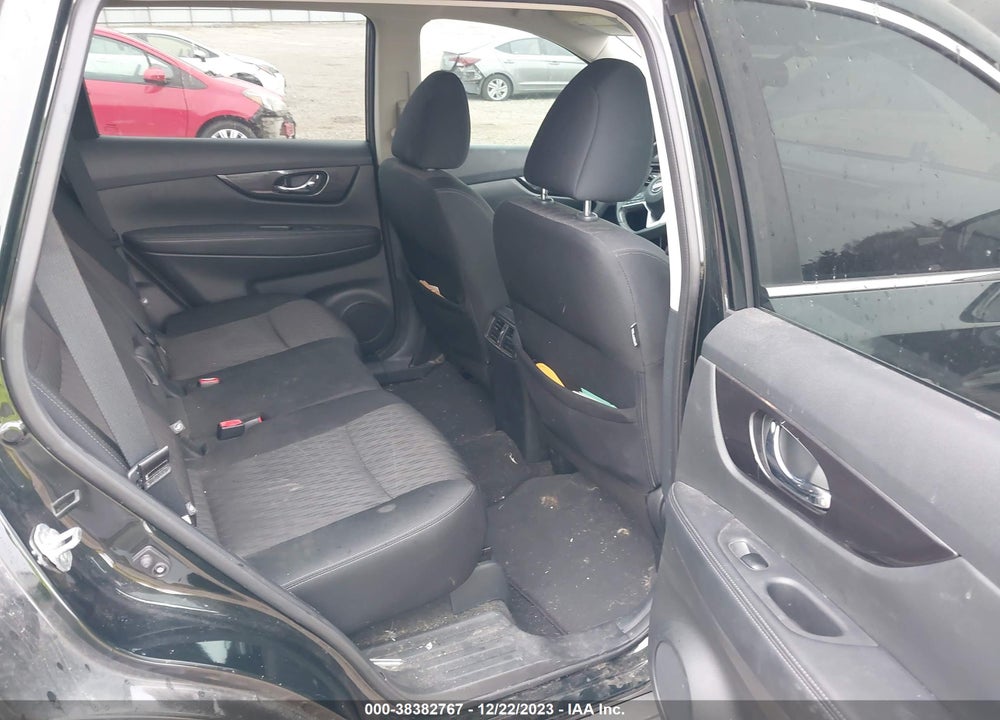 2018 NISSAN ROGUE SV VIN: 5N1AT2MT0JC740381