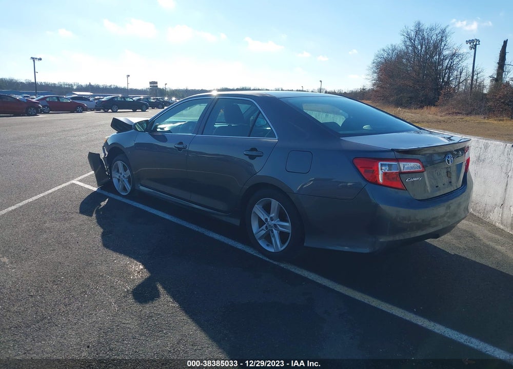 2014 TOYOTA CAMRY SE VIN: 4T1BF1FK5EU758370