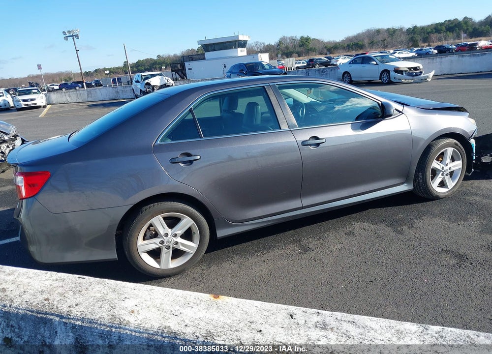 2014 TOYOTA CAMRY SE VIN: 4T1BF1FK5EU758370
