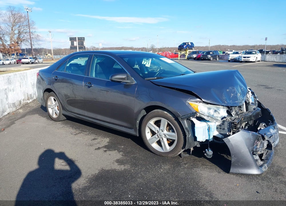 2014 TOYOTA CAMRY SE VIN: 4T1BF1FK5EU758370