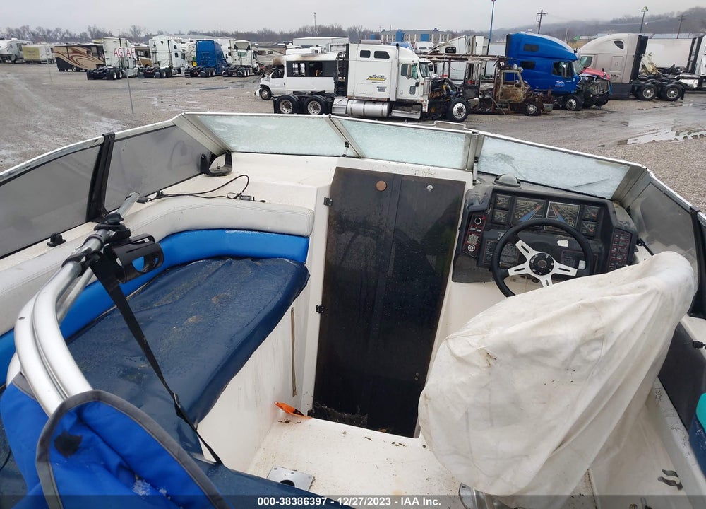 1988 BAYLINER 24FT VIN: BP1A10SBF788