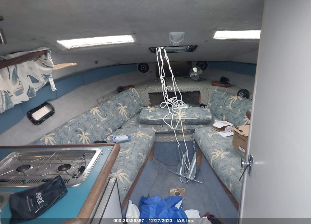 1988 BAYLINER 24FT VIN: BP1A10SBF788