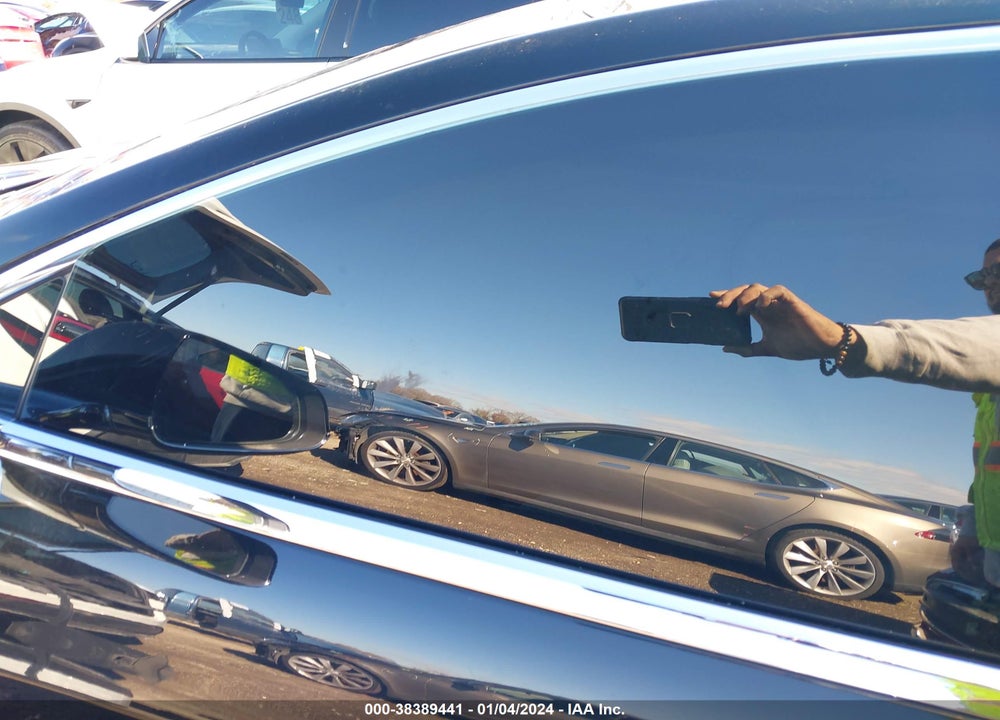 2018 TESLA MODEL S VIN: 5YJSA1E43JF251900