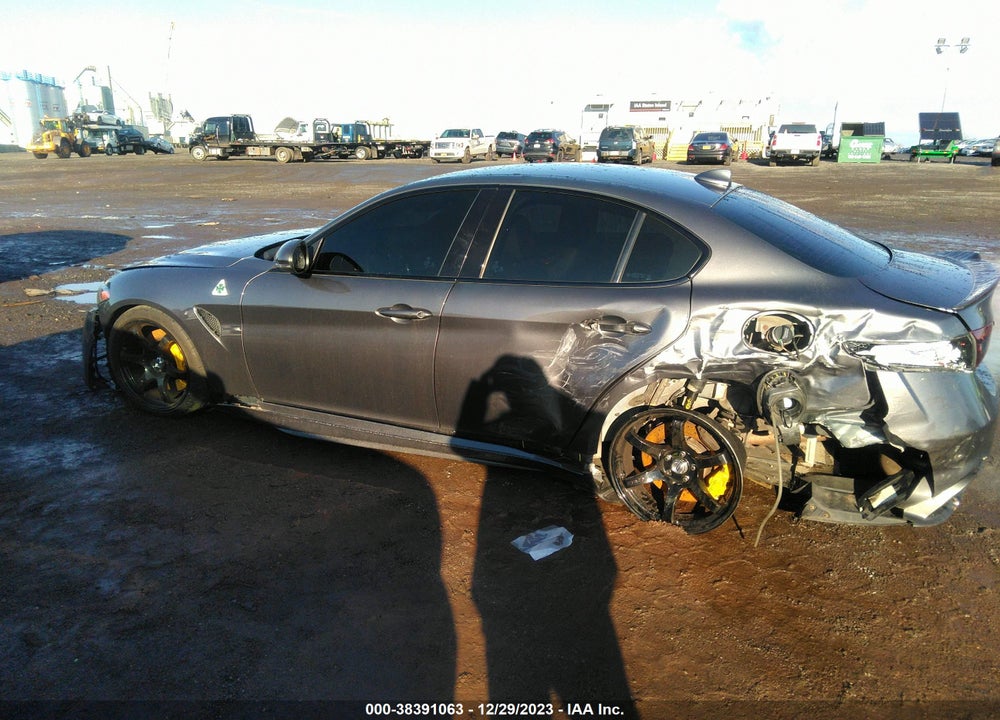 2017 ALFA ROMEO GIULIA QUADRIFOGLIO RWD VIN: ZARFAEAV2H7558018