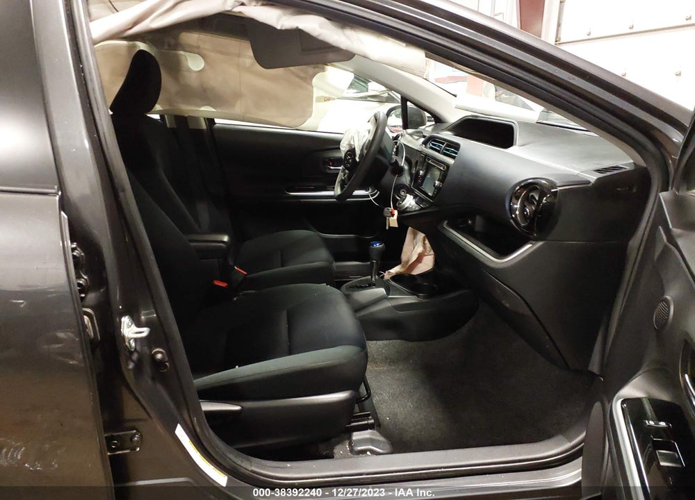 2015 TOYOTA PRIUS C TWO VIN: JTDKDTB39F1576677