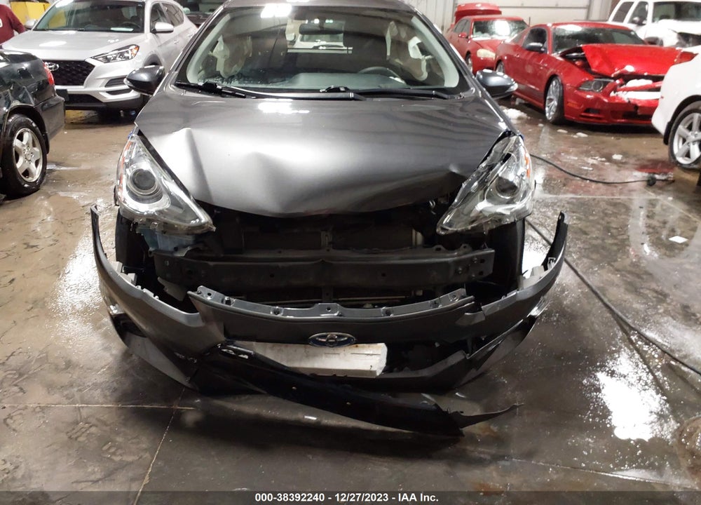 2015 TOYOTA PRIUS C TWO VIN: JTDKDTB39F1576677