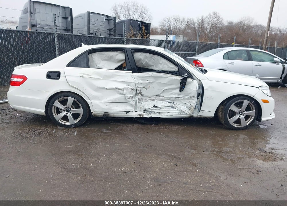 2011 MERCEDES-BENZ E 350 4MATIC VIN: WDDHF8HB9BA435219