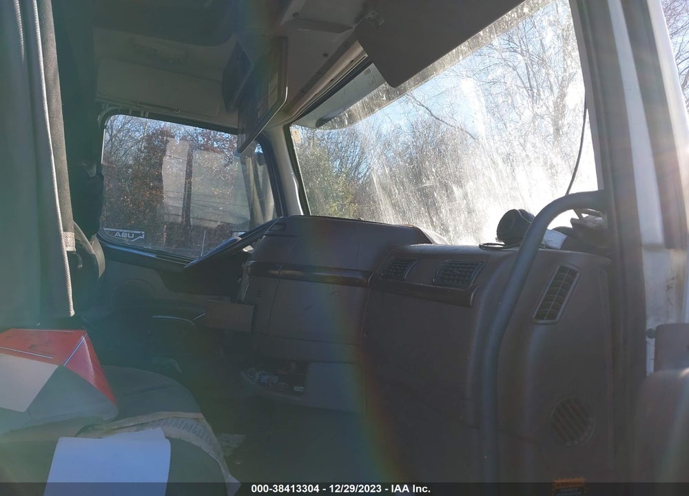 2014 VOLVO VN VNL VIN: 4V4NC9EHXEN166198