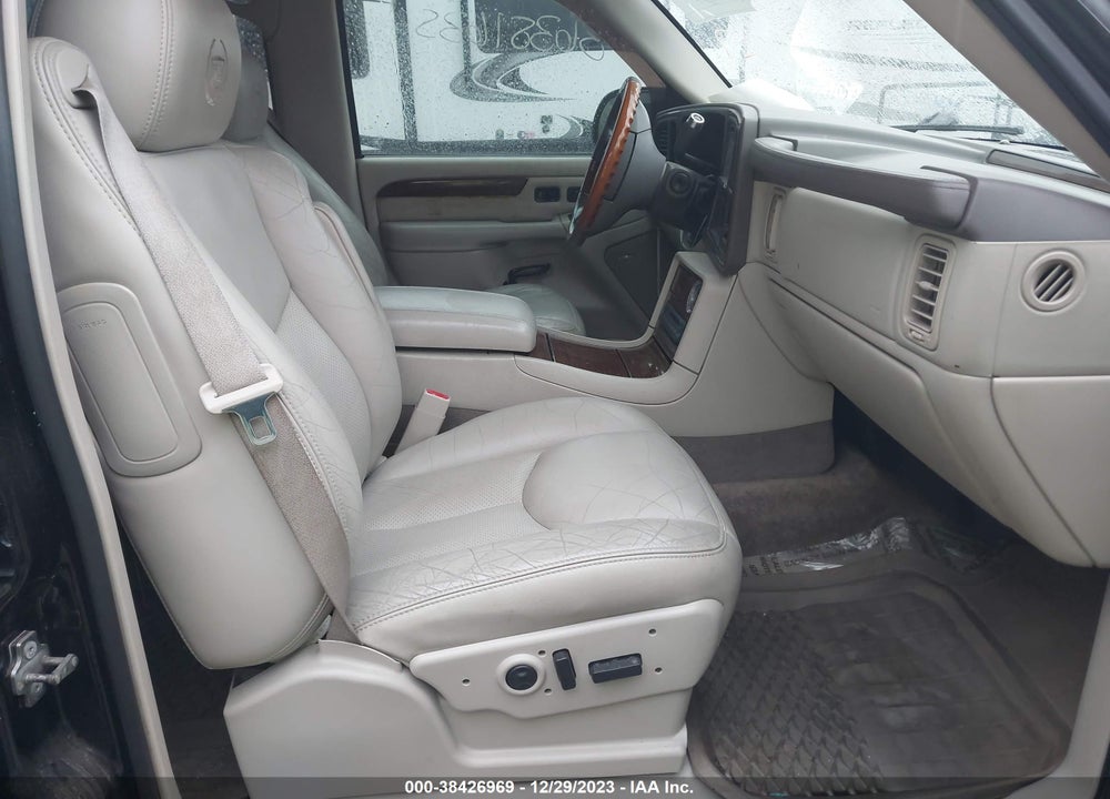 2004 CADILLAC ESCALADE STANDARD VIN: 1GYEK63N14R278072