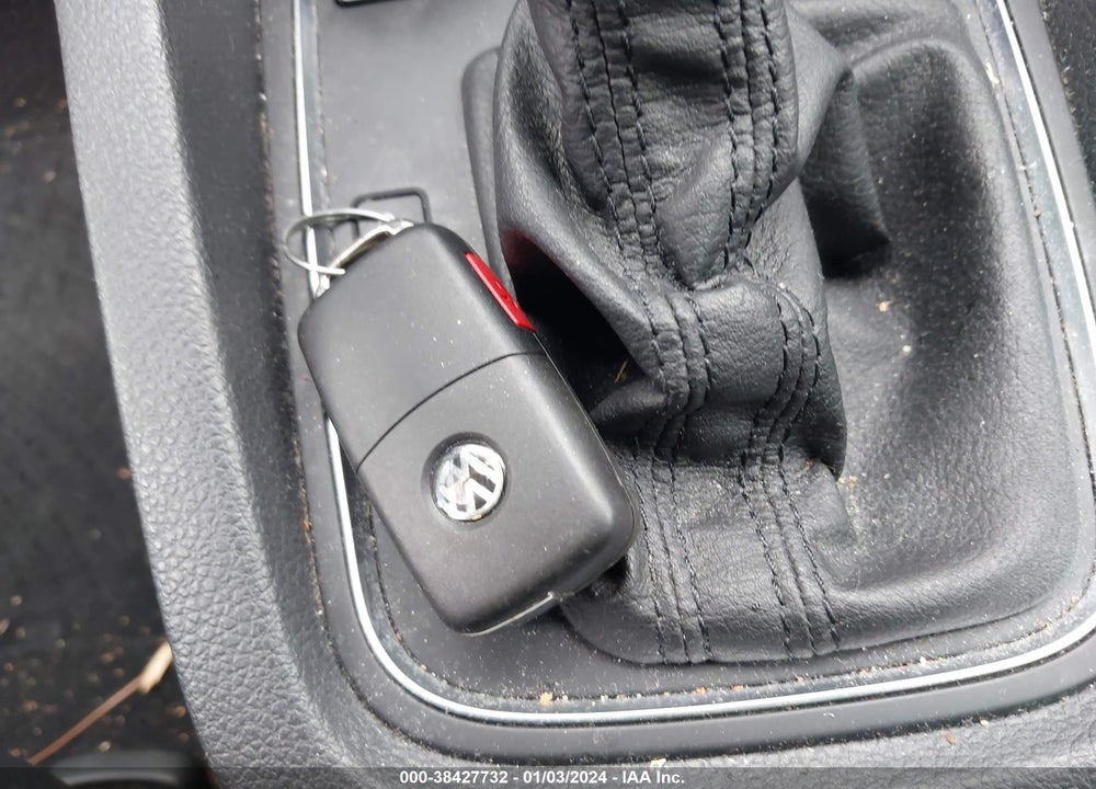 2015 VOLKSWAGEN JETTA 1.8T SE VIN: 3VWD17AJ7FM259912