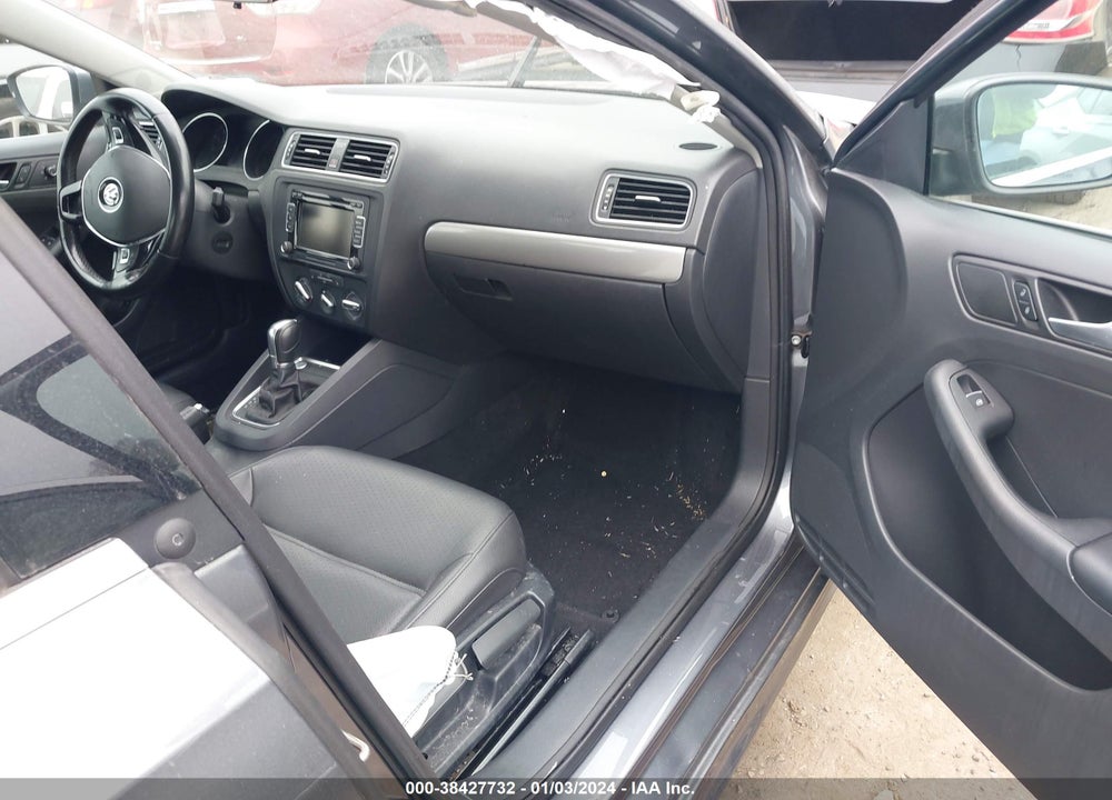 2015 VOLKSWAGEN JETTA 1.8T SE VIN: 3VWD17AJ7FM259912