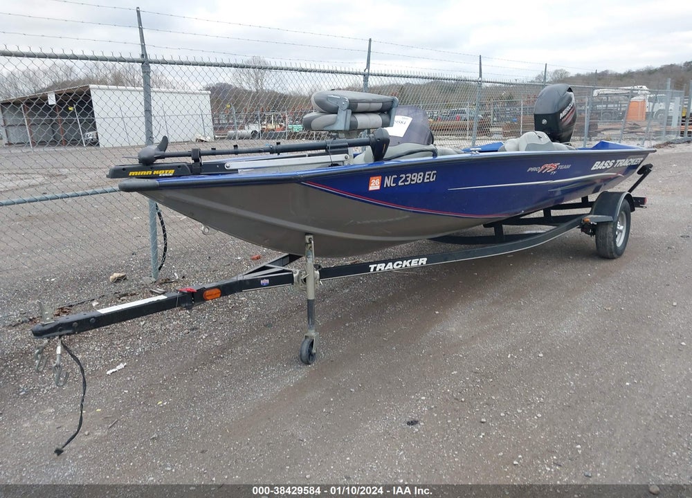 2014 BASSTRACKER PRO TEAM 175TF AND TRAILER VIN: BUJ24355D414