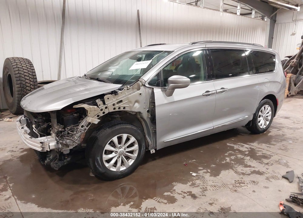 2017 CHRYSLER PACIFICA TOURING L VIN: 2C4RC1BG4HR576254