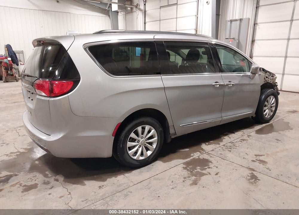 2017 CHRYSLER PACIFICA TOURING L VIN: 2C4RC1BG4HR576254