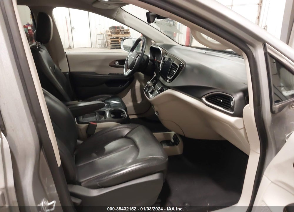 2017 CHRYSLER PACIFICA TOURING L VIN: 2C4RC1BG4HR576254