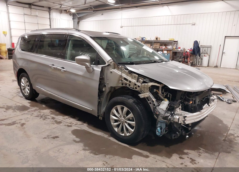 2017 CHRYSLER PACIFICA TOURING L VIN: 2C4RC1BG4HR576254