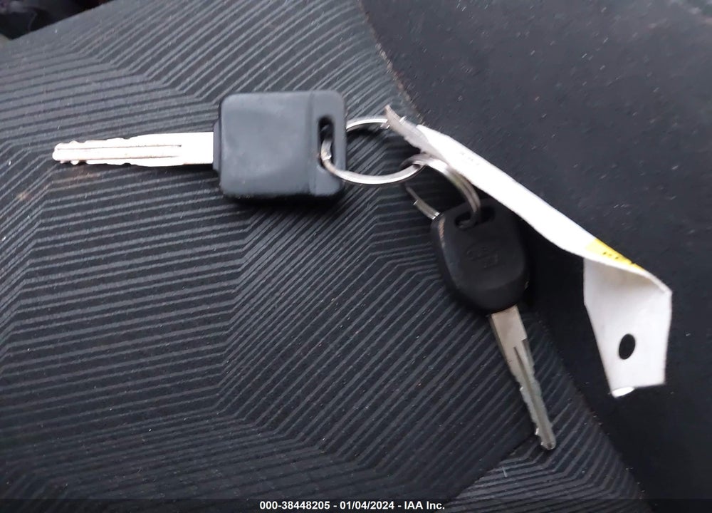 2015 NISSAN ROGUE S VIN: 5N1AT2MV7FC872448