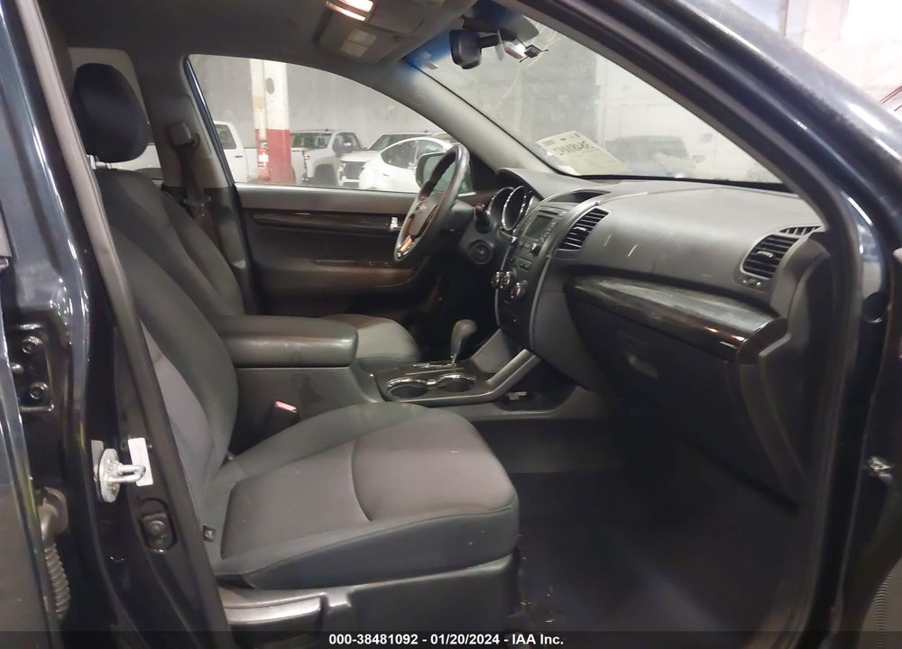 2013 KIA SORENTO LX VIN: 5XYKT4A62DG395972