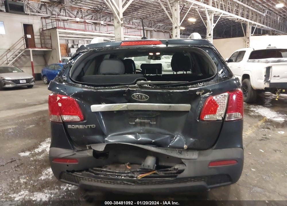 2013 KIA SORENTO LX VIN: 5XYKT4A62DG395972