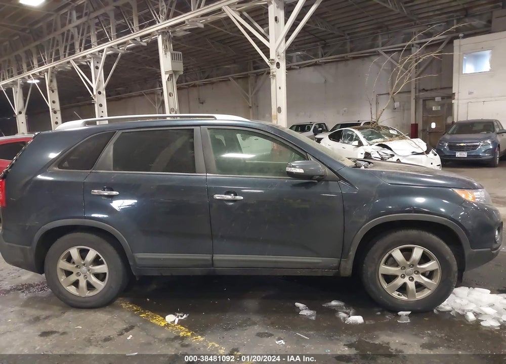2013 KIA SORENTO LX VIN: 5XYKT4A62DG395972
