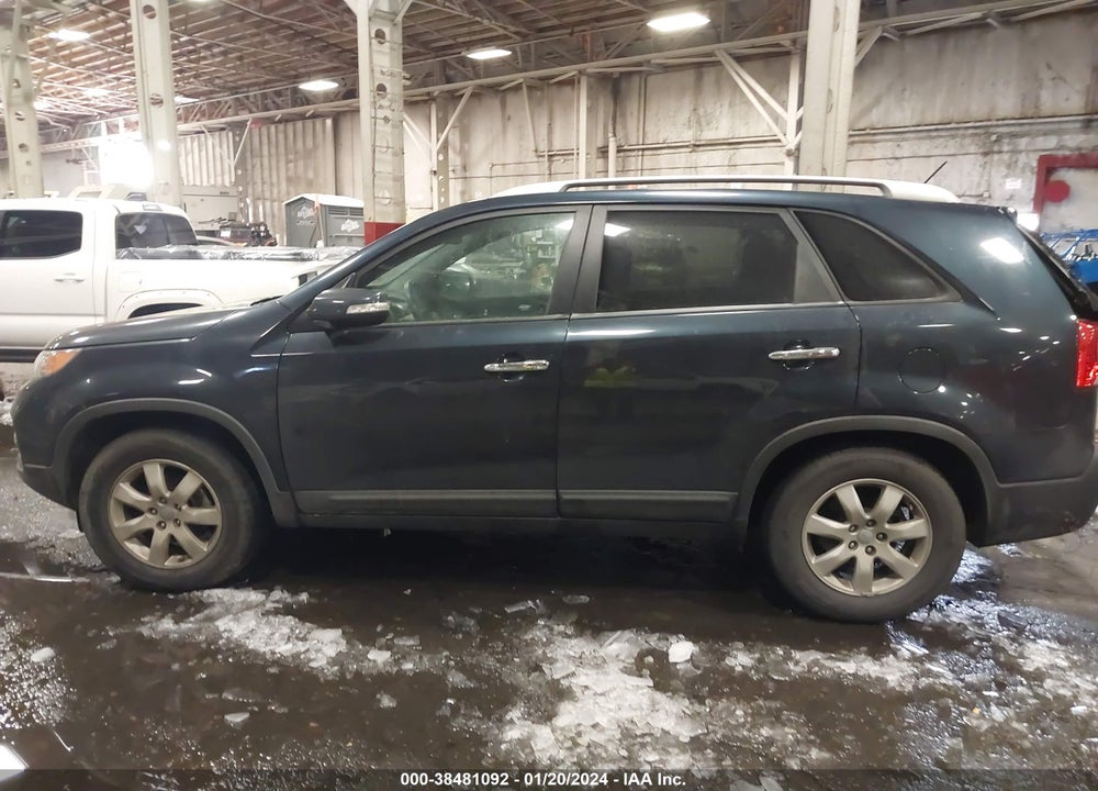 2013 KIA SORENTO LX VIN: 5XYKT4A62DG395972