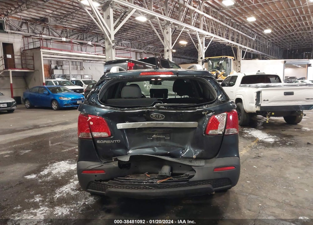 2013 KIA SORENTO LX VIN: 5XYKT4A62DG395972