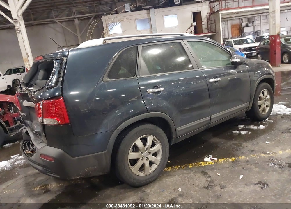 2013 KIA SORENTO LX VIN: 5XYKT4A62DG395972