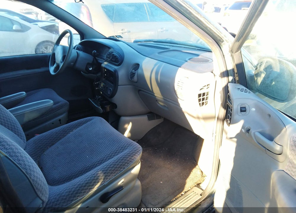 2000 DODGE GRAND CARAVAN VIN: 2B4GP2430YR584473