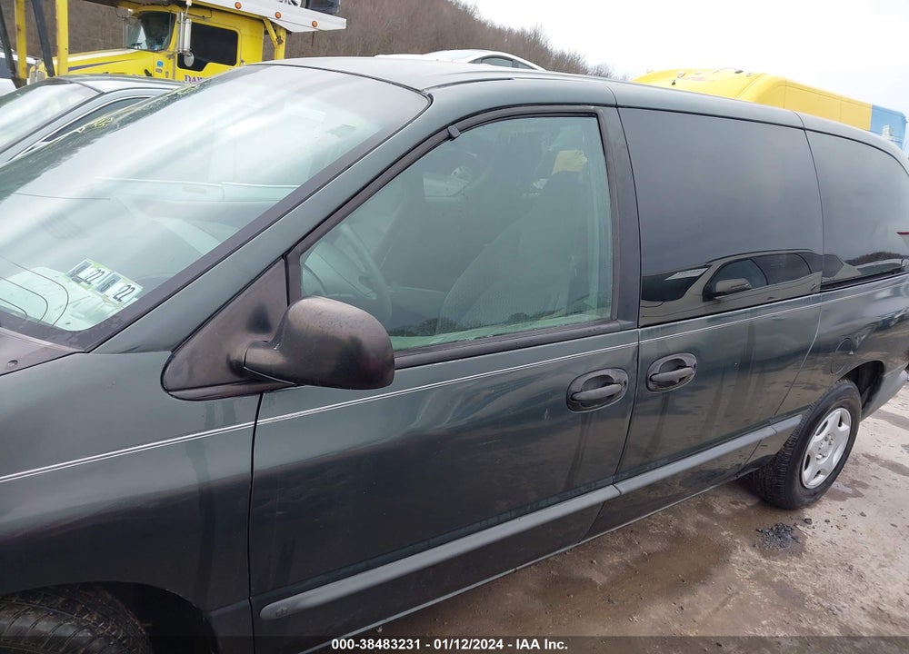 2000 DODGE GRAND CARAVAN VIN: 2B4GP2430YR584473