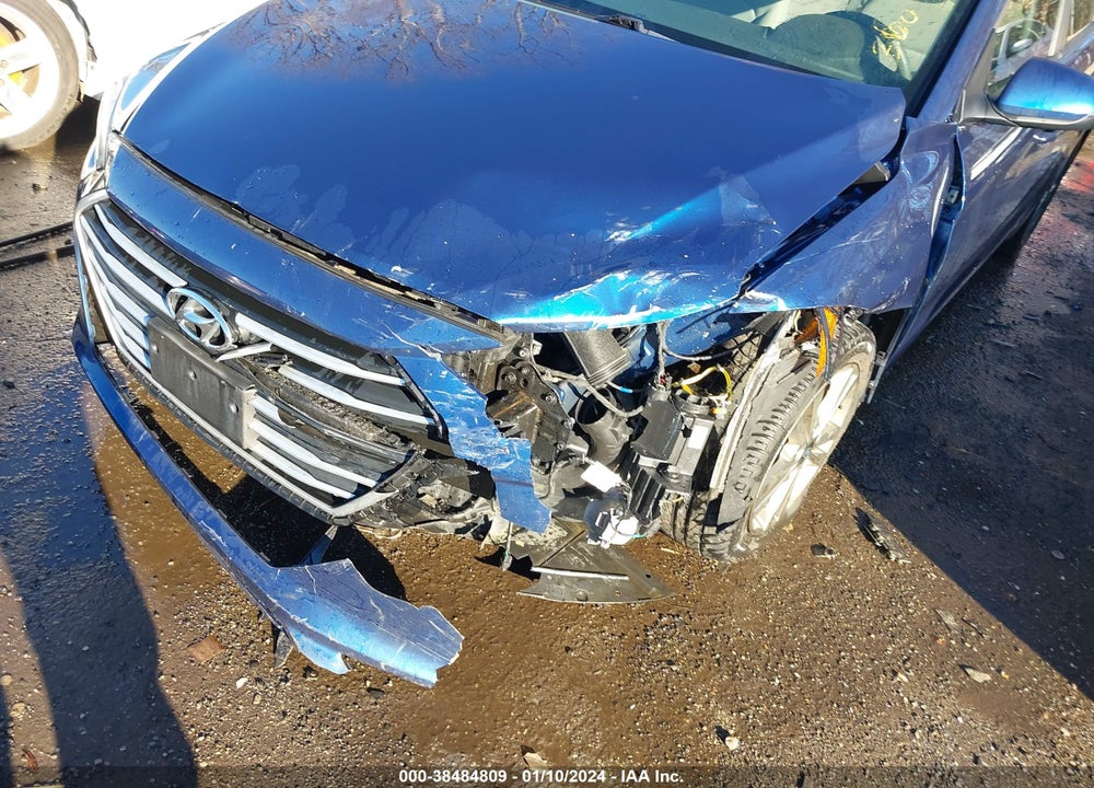 2018 HYUNDAI ELANTRA SEL VIN: 5NPD84LF9JH214443