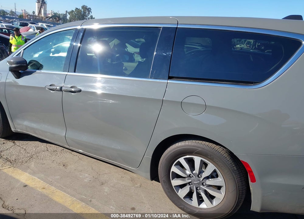 2023 CHRYSLER PACIFICA HYBRID TOURING L VIN: 2C4RC1L77PR570770