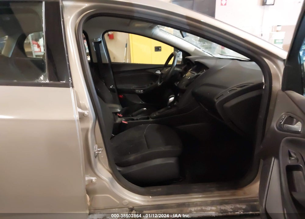 2016 FORD FOCUS SE VIN: 1FADP3F2XGL365422