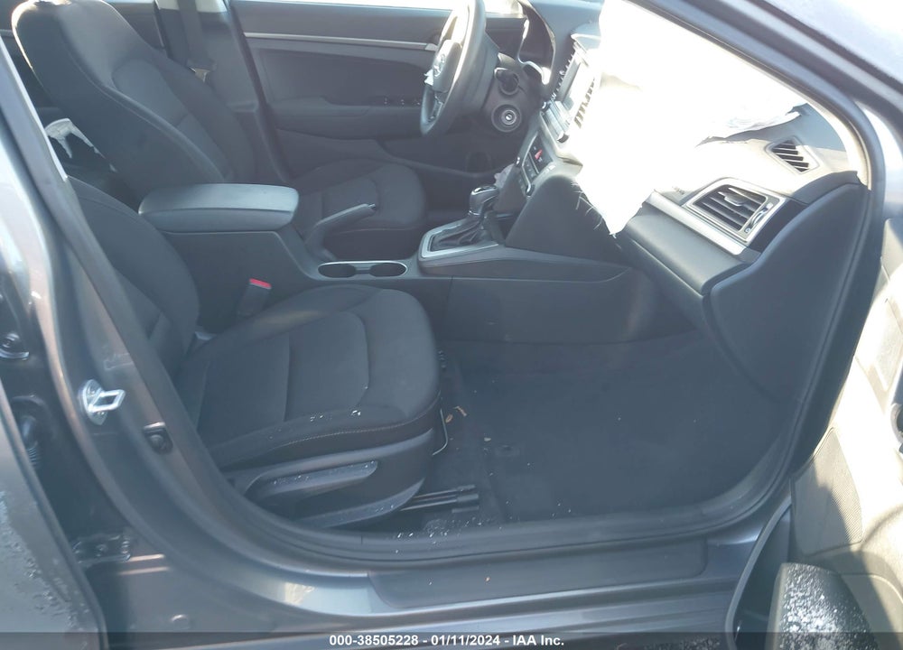 2018 HYUNDAI ELANTRA SE VIN: 5NPD74LF0JH389344