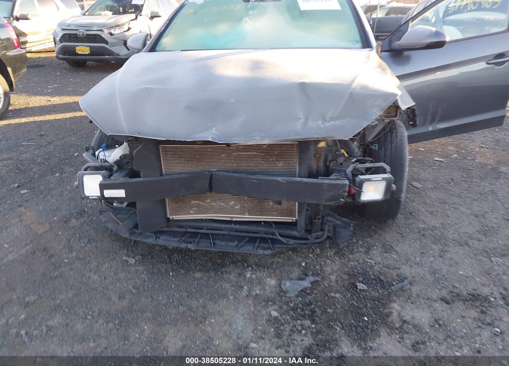 2018 HYUNDAI ELANTRA SE VIN: 5NPD74LF0JH389344