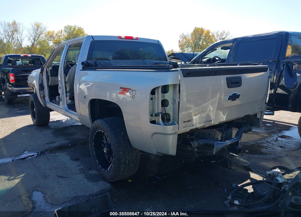2011 CHEVROLET SILVERADO 1500 LT VIN: 3GCPKSE36BG222015