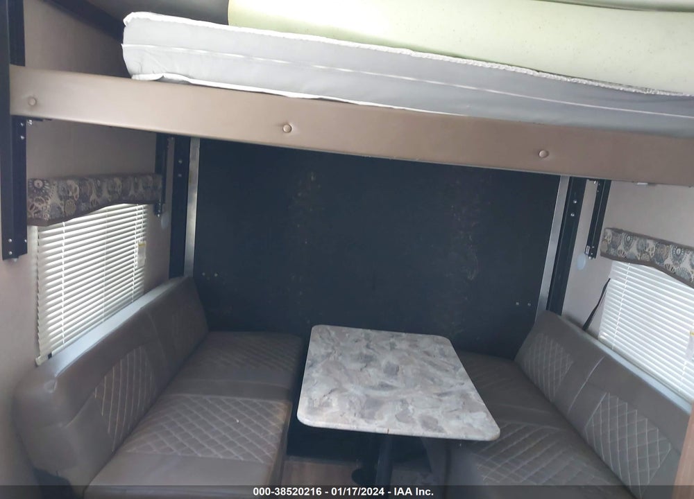 2018 COLEMAN CM300TQ18 TRAVEL TRAILER VIN: 4YDT30024JH933325