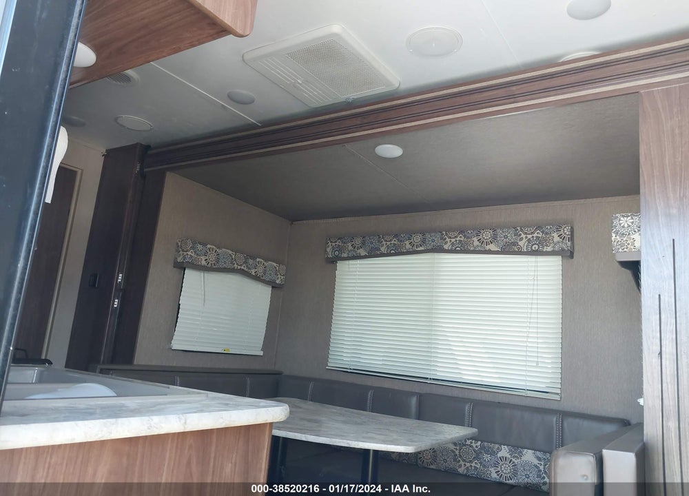 2018 COLEMAN CM300TQ18 TRAVEL TRAILER VIN: 4YDT30024JH933325