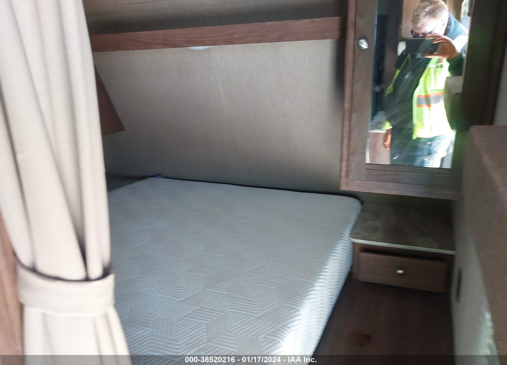 2018 COLEMAN CM300TQ18 TRAVEL TRAILER VIN: 4YDT30024JH933325