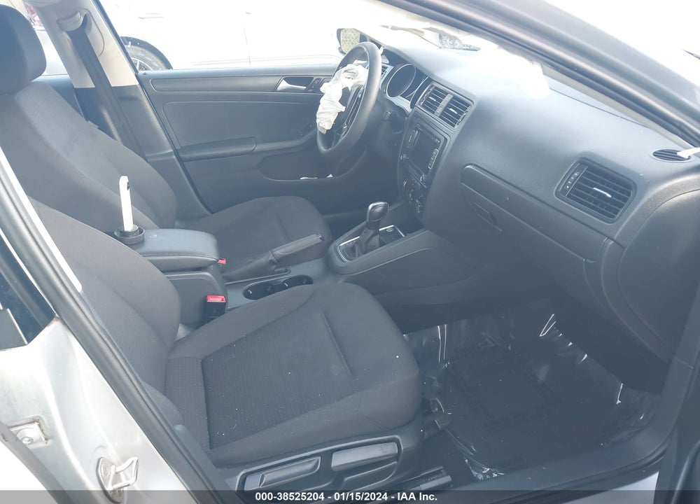 2015 VOLKSWAGEN JETTA 2.0L S VIN: 3VW2K7AJ4FM404439